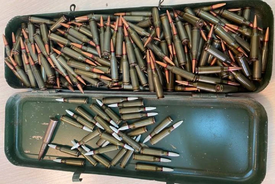 Во Фрунзенском районе местный житель добровольно сдал в подразделение Росгвардии ящик с патронами, обнаруженный на стройке / Фото: Росгвардия