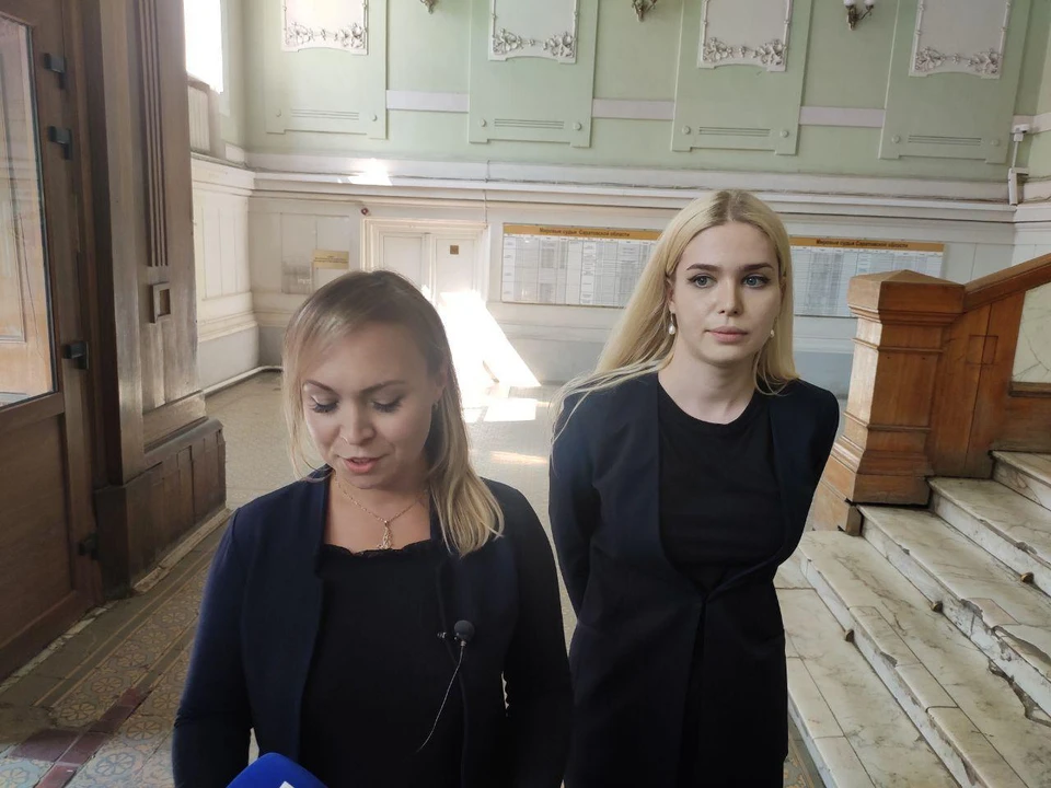 Адвокат Александра Бакшеева и мама убитой девочки Елена Киселева
