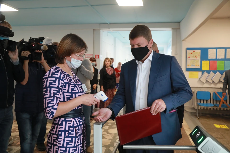Мэр Сергей Еремин провел совещание по подготовке школ Красноярска к новому учебному году
