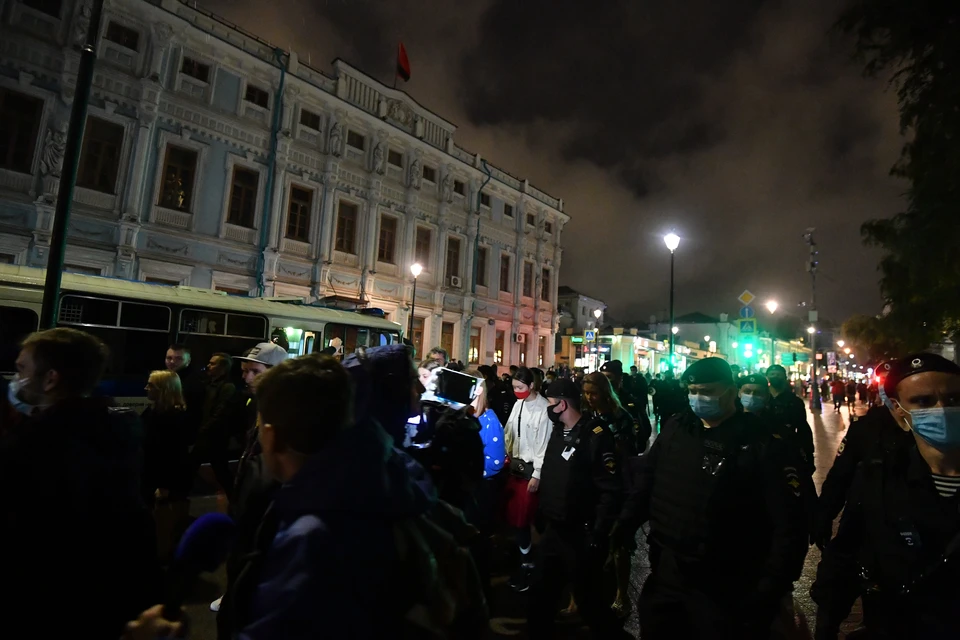 СК Белоруссии: в Гродно 17-летнего парня сбила с ног толпа протестующих