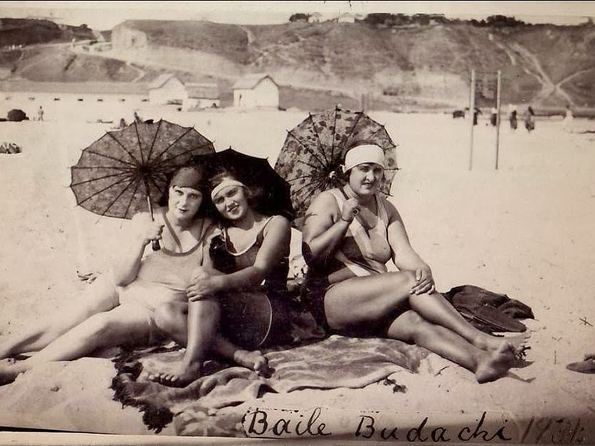 Комсомолки на пляже 1930