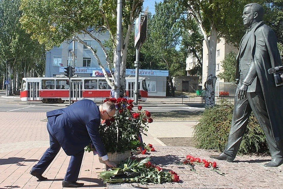 Почтить память Героя Донецкой Народной Республики приехал председатель Народного совета ДНР Владимир Бидевка
