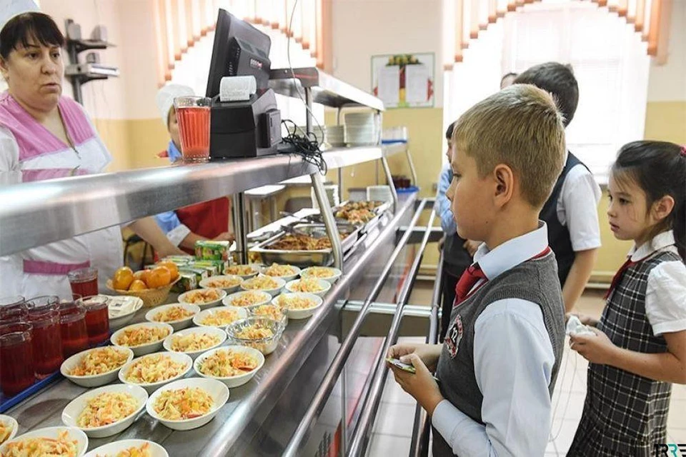 Учеников начальных школ Тюменской области обеспечат горячим питанием