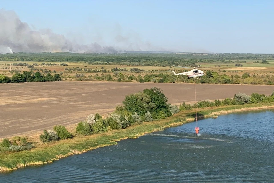 Спасатели продолжают тушить пожары в Тарасовском, Белокалитвинском, Каменском и Красносулинском районах.
