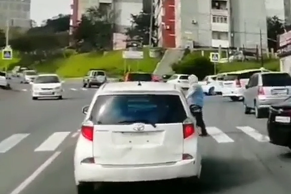 Автомобилист сбил пешехода на зебре