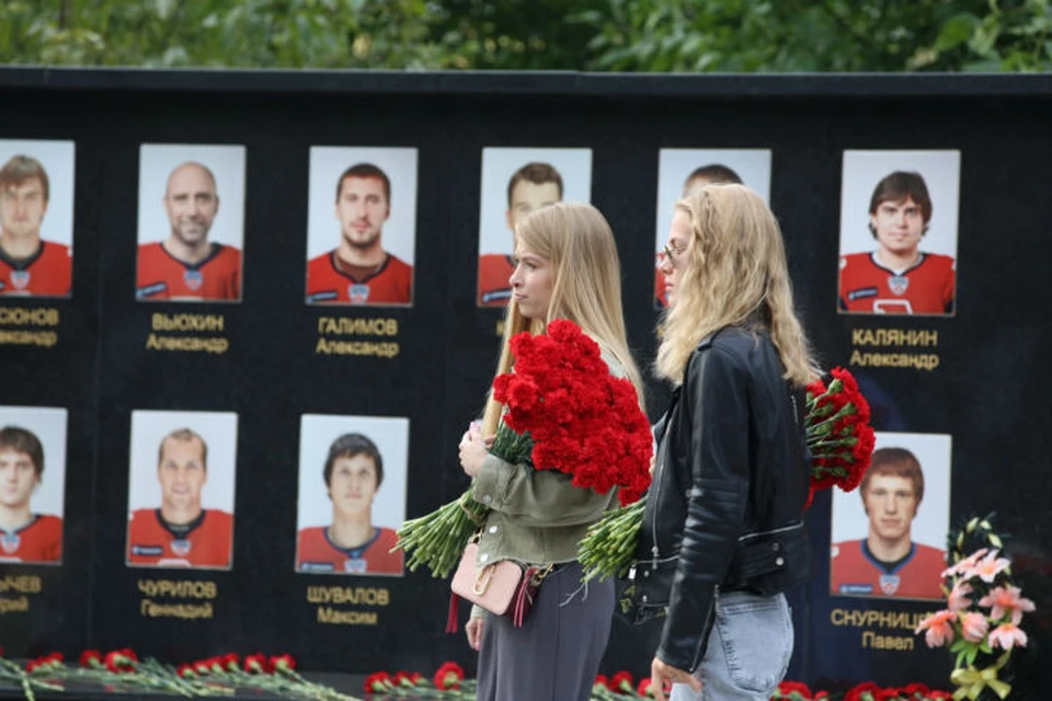 Команда умри. Локомотив Ярославль погибшая команда. Список погибших Локомотив Ярославль. Хоккейная команда Локомотив Ярославль катастрофа список погибших. Состав погибшей команды Локомотив Ярославль.