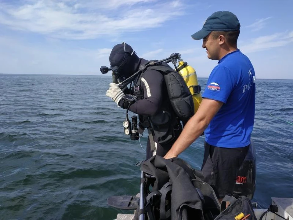 Водолазы погружаются на дно Балтийского моря по 10 раз в сутки.