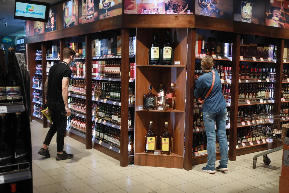 Минздрав предложил повысить возраст продажи некрепкого алкоголя до 21 года