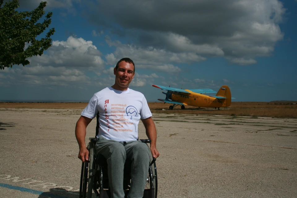 Инвалидность не помешала Евгению Бурмистрову прыгнуть с парашютом, получить сертификат дайвера и путешествовать по миру.