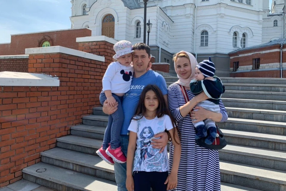 Дмитрий Махонин с семьей