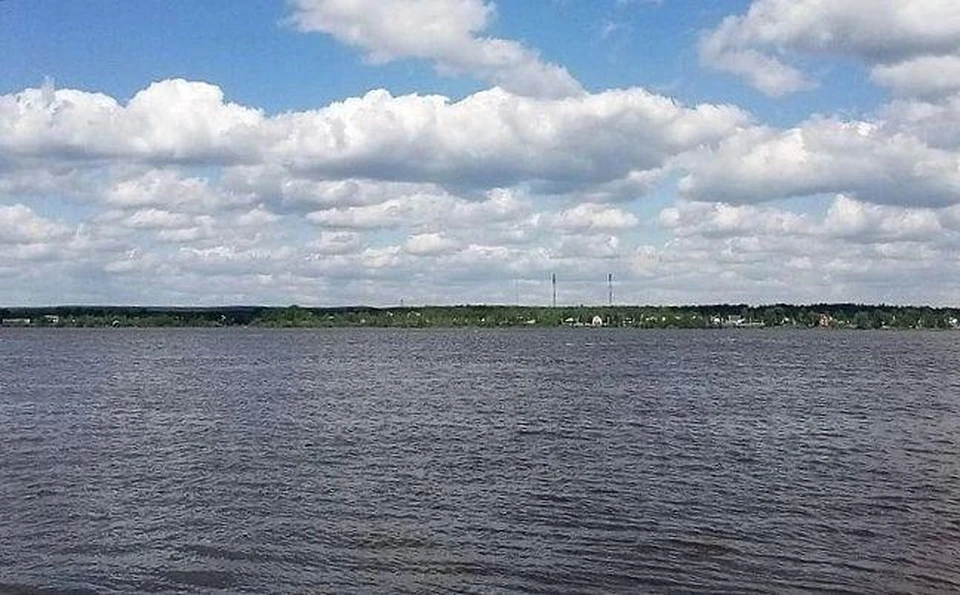 Во время движения по реке подросток упал в воду и захлебнулся.