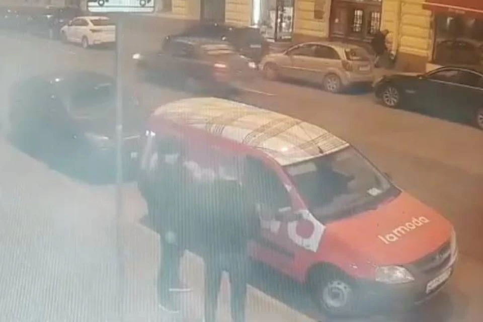 Полиция задержала мужчину, который напал с ножом на курьера в Петербурге