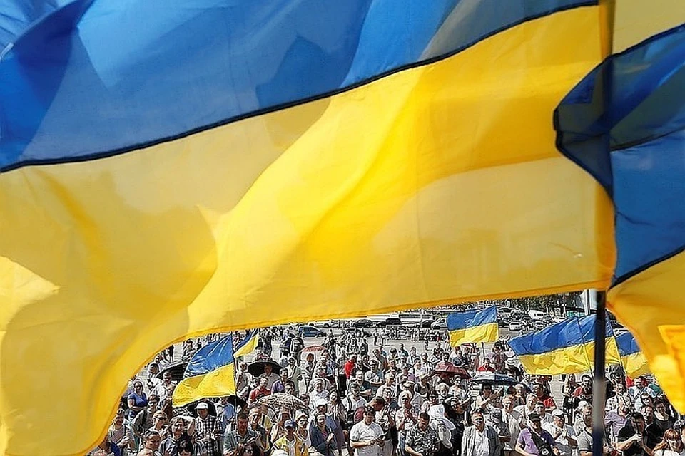 Экс-премьер Украины объяснил, что огромная доля этих украинцев давно осела в России, получив гражданство.
