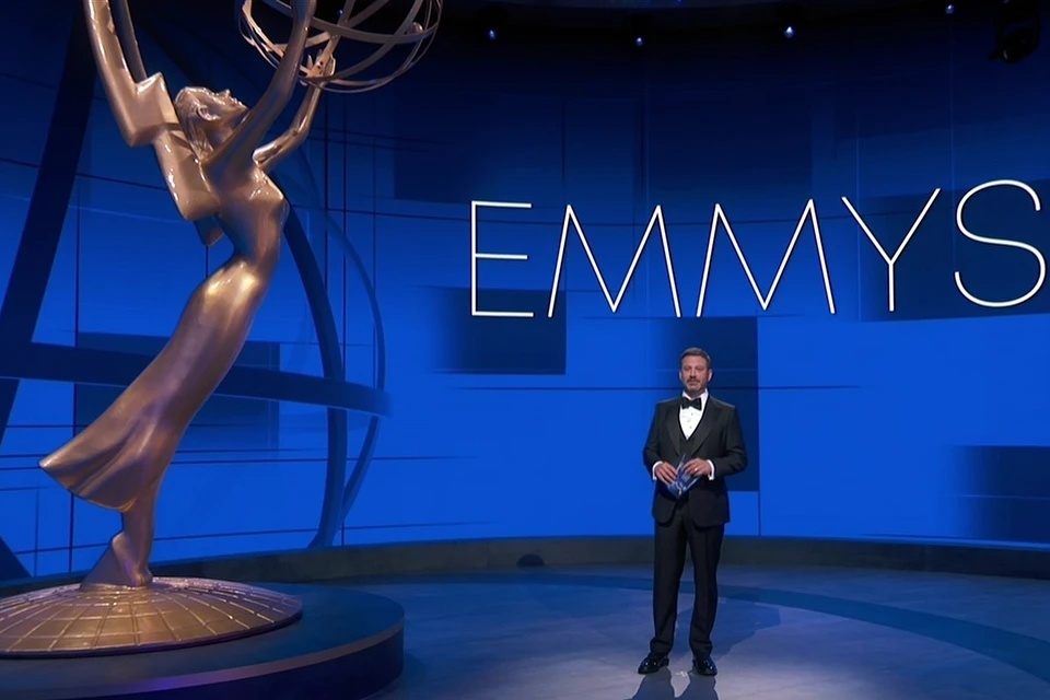Ведущий Джимми Киммел находился в почти пустом лос-анджелесском зале Staples Center, а номинанты следили за трансляцией шоу из своих домов