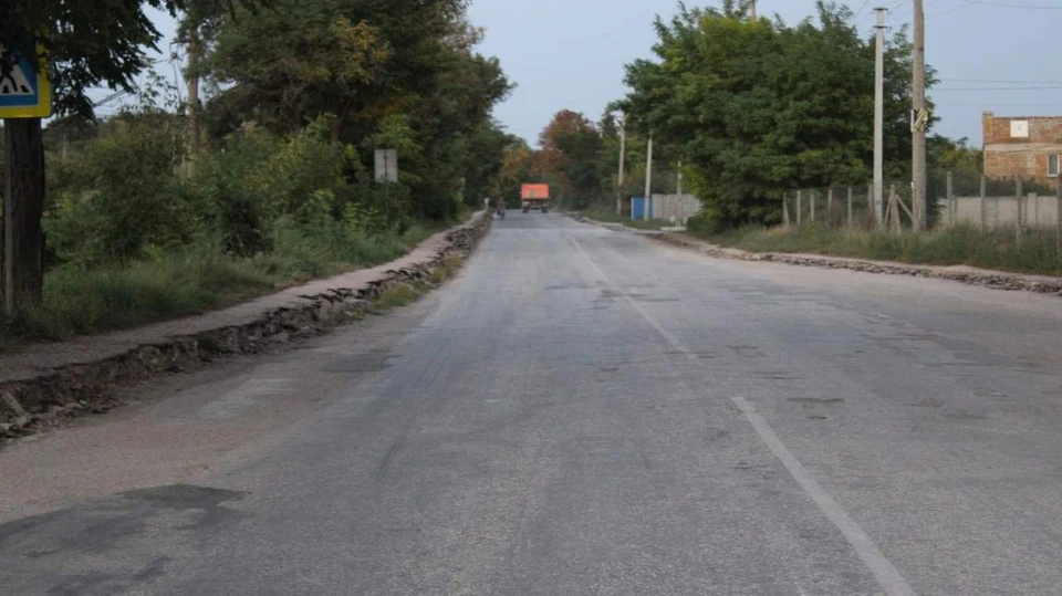 Участок от Вилина до Песчаного выглядит куда более пристойно, чем от Бахчисарая до Маловидного. Фото: официальный сайт Министерства транспорта РК.