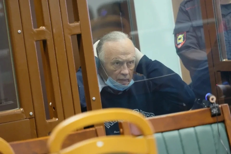 Доцент Олег Соколов подал в суд на бывшую возлюбленную и журналистов.