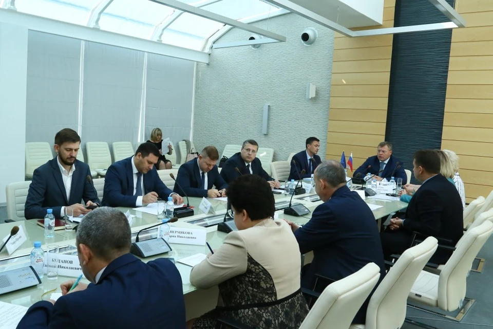 Губернатор Астраханской области Игорь Бабушкин обсудил партнёрские отношения с министром транспорта и коммуникаций Беларуси Алексеем Авраменко