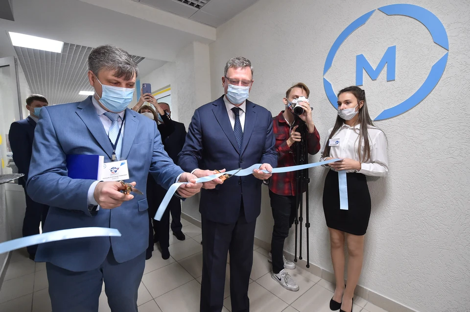 Губернатор открыл в омском авиационном колледже новые мультимедийные мастерские