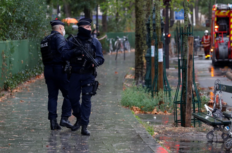 Вооруженный ножом мужчина ранил четырех человек недалеко от редакции Charlie Hebdo
