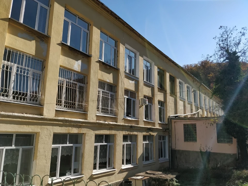 В Минобразе Крыма опровергли новость о закрытии школы Феодосии на карантин.