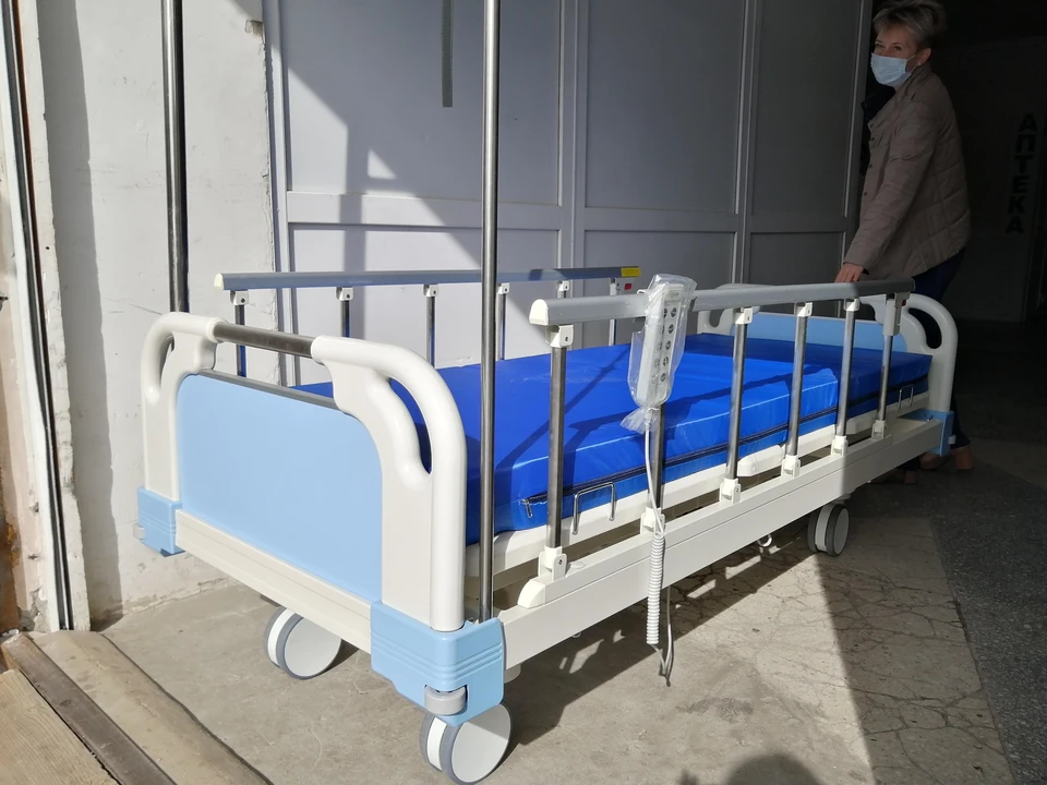 Предприятие поставило десять медицинских кроватей с электроприводом для ухода за взрослыми пациентами в отделениях интенсивной терапии и реанимации