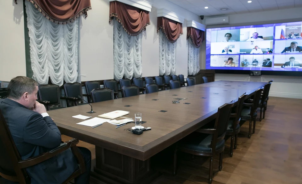 Андрей Бочаров решил собрать оперштаб. Фото: администрация Волгоградской области.
