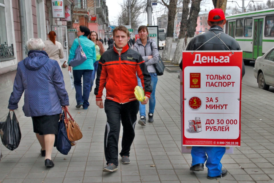 Воровать деньги преступникам помогали чеки и копии паспортов, выброшенные в помойку.