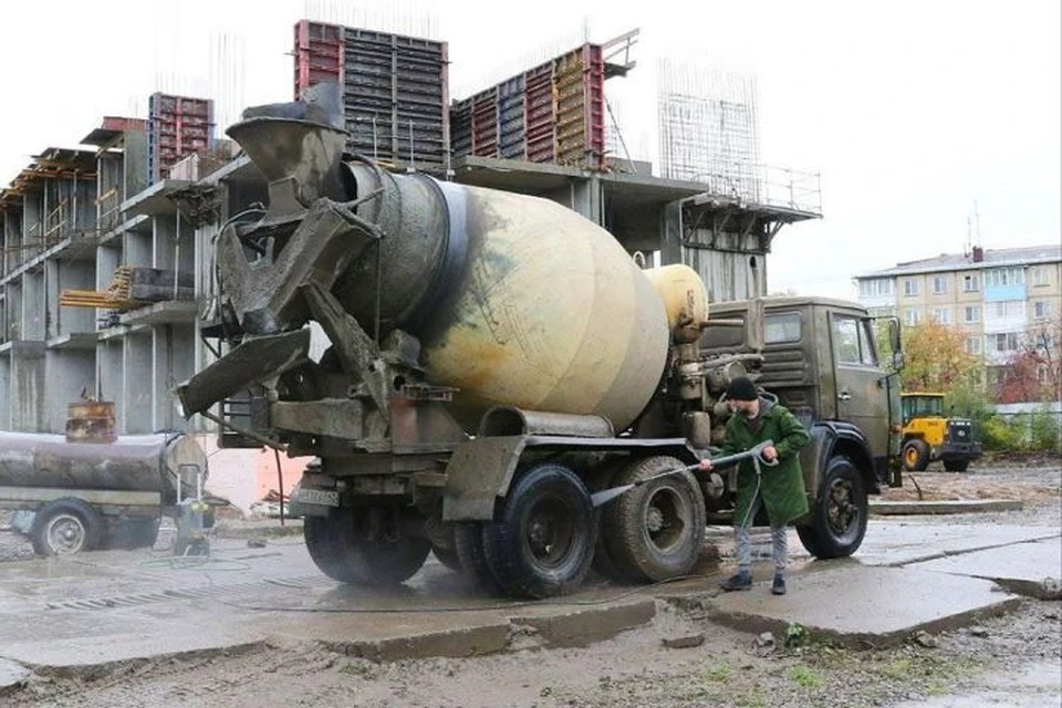 Кемеровских строителей заставляют мыть колеса. ФОТО: инстаграм Ильи Середюка