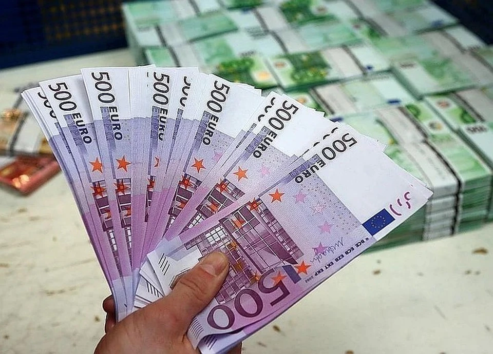 Курс евро на 30 сентября 2020 опустился ниже 92 рублей