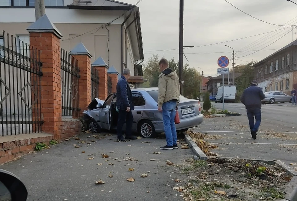 Тула жесть новости последние. Авария вчера возле Пирогова. Авария 16 марта на перекрестке Пирогова и 45 параллель.