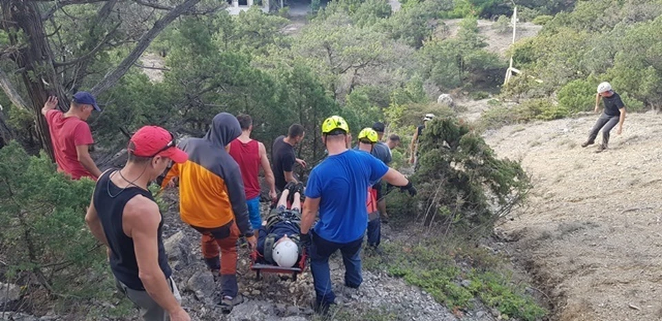 Во время скалолазания на горе под Судаком альпинисту стало плохо. Фото: официальный сайт МЧС по Крыму.