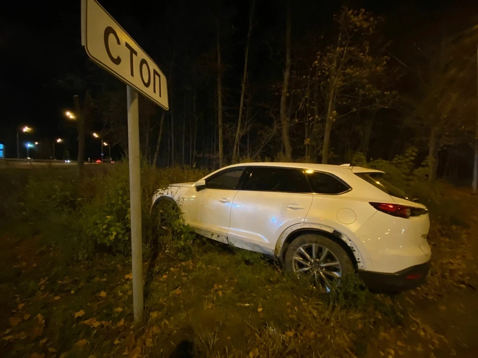 Сейчас полицейские проводят проверку по факту аварии. Фото: Ночной патруль Самара / vk.com/patrolsamara.