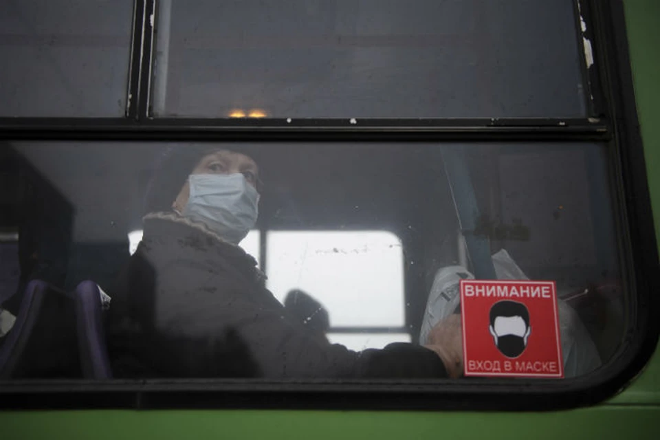 В мэрии предупредили, что компании-перевозчики, которые допускают нахождение в салонах транспортных средств пассажиров без масок, рискуют приостановить свою работу