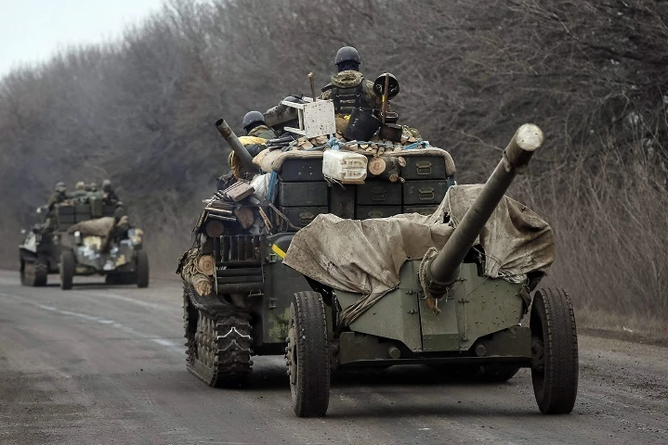 Размещение вооружения вблизи жилых домов - нарушение допмер. Фото: штаб ООС