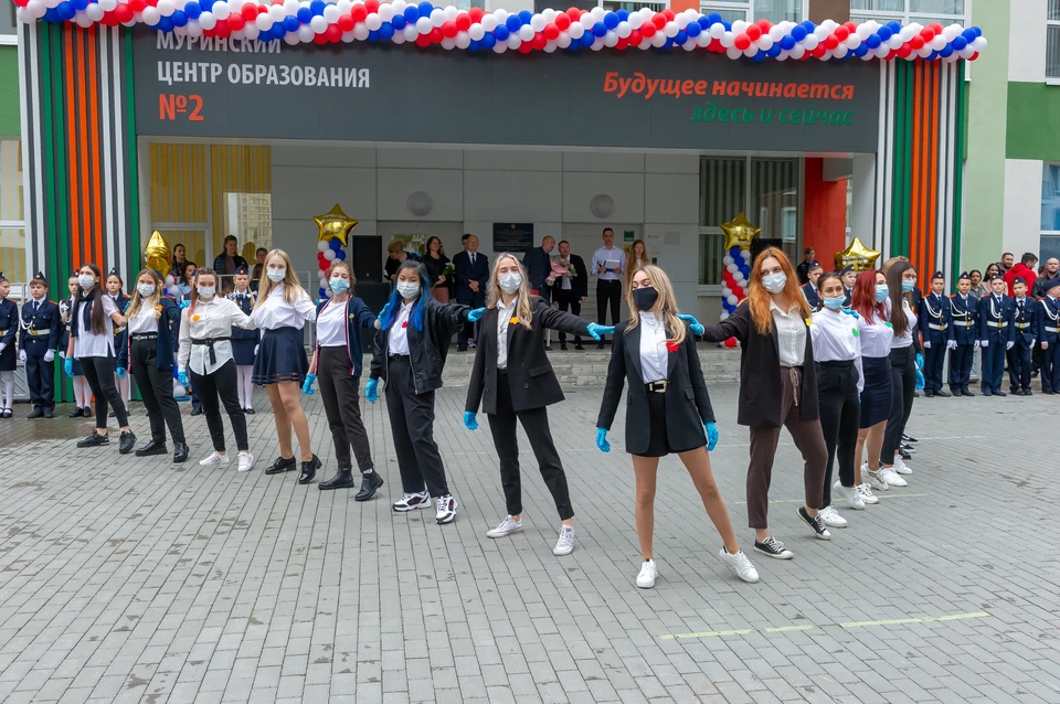 Коронавирус обнаружили в 277 школах Санкт-Петербурга, сообщила вице-губернатор Ирина Потехина.
