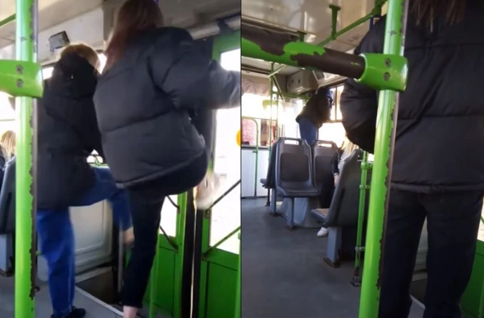 Девушки выламывали ногами двери автобуса. Фото: фрагмент видео на странице «Инцидент Каменск-Уральский» в соцсети «Вконтакте».