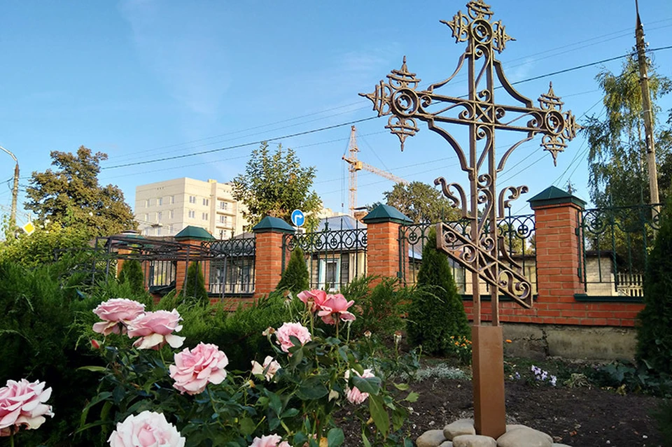 Старинный поклонный крест нашли в одном из гаражей в Орле. Фото: Информационно-аналитический отдел Орловской митрополии