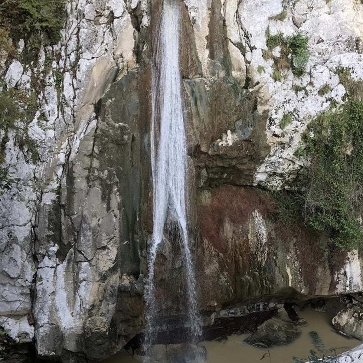 Агурские водопады в Сочи осенью