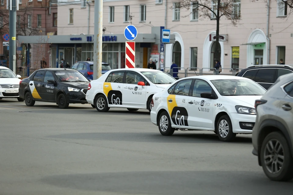 Машины «Яндекс. Такси» будут возить медиков к пациентам, которые лечатся дома.
