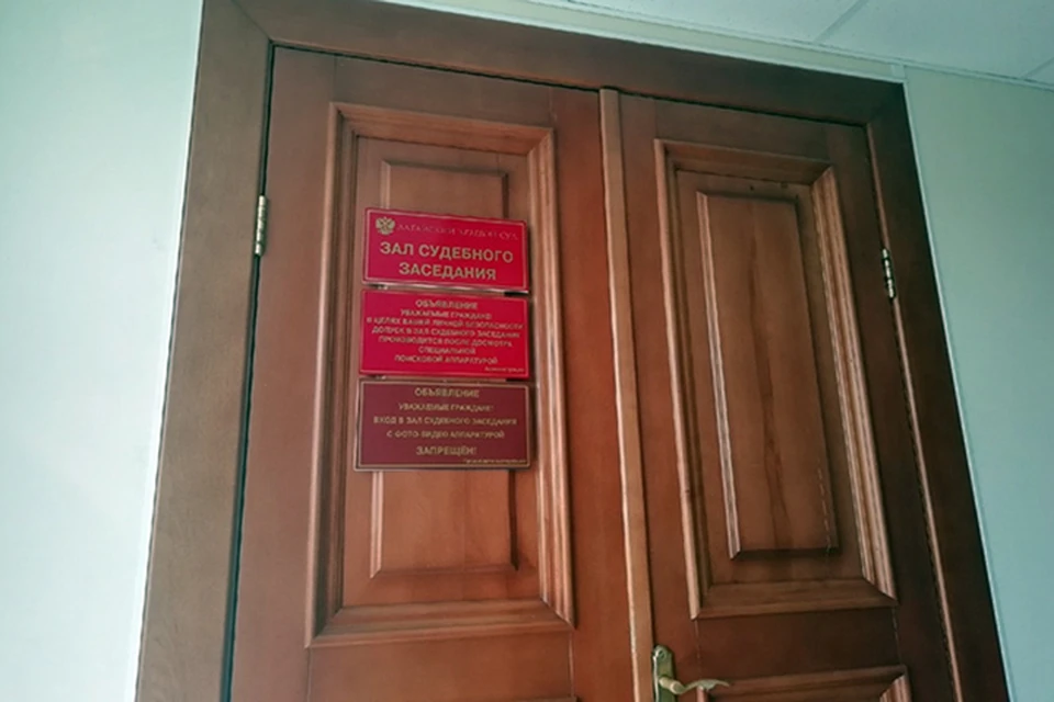 Сейчас обвиняемый дожидается суда