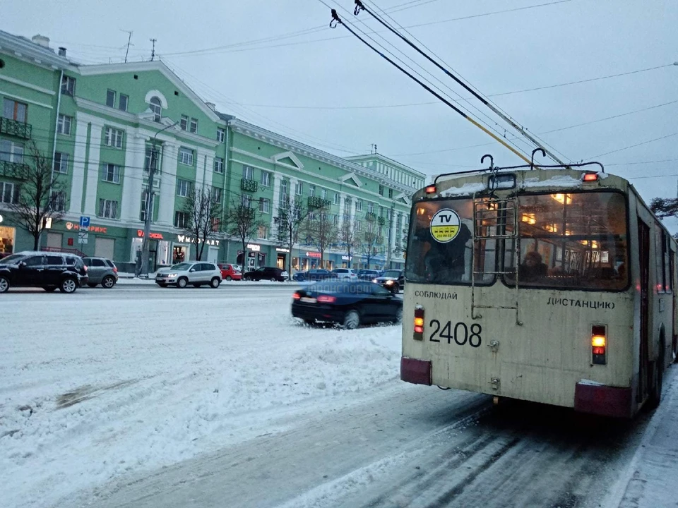 На дорогах Челябинска - снежное месиво. Фото: сообщество "Челябинский транспорт".
