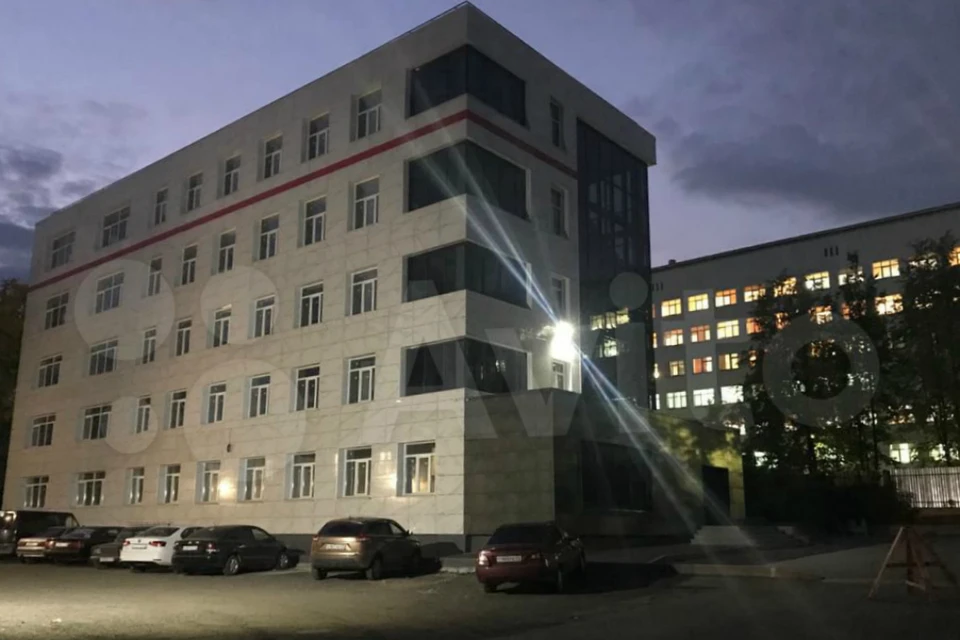 Здание площадью в 2400 квадратных метров продают за 181 миллион рублей. Фото: avito.ru