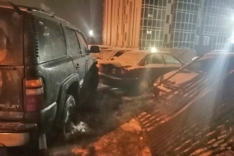 Машину занесло на скользкой дороге.