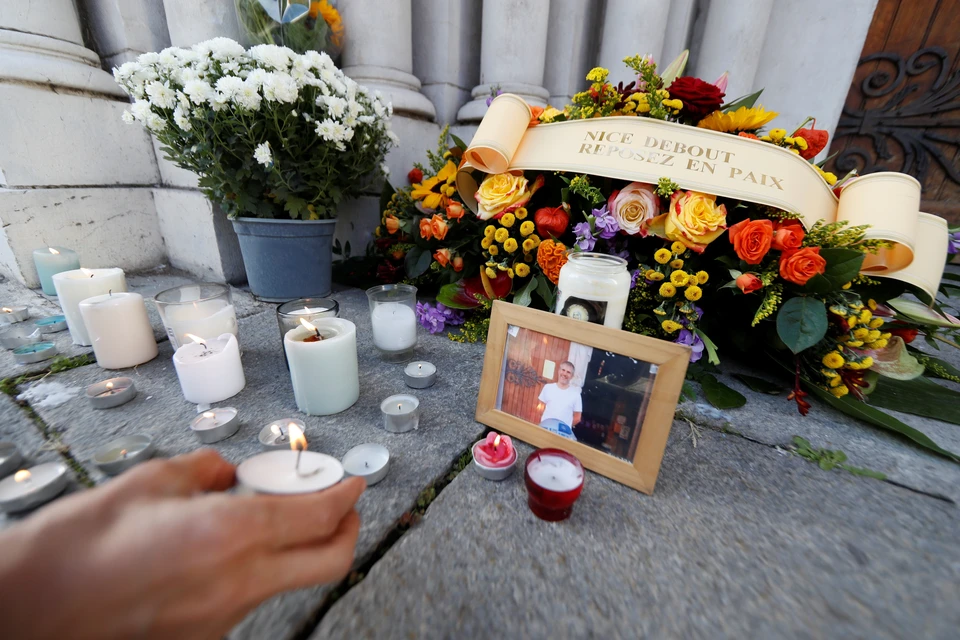 Сегодня в Ницце вспоминают жертв произошедшего накануне теракта