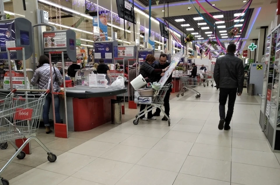 В магазинах и ТЦ запрещено находиться без масок
