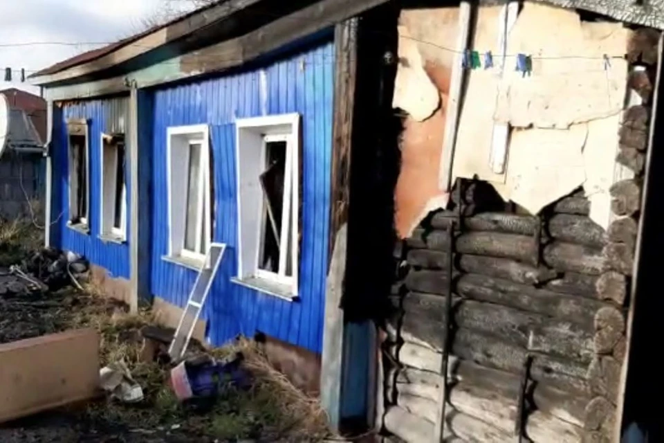 В доме погибло пять человек. Фото: пресс-служба ГУ МЧС России по Новосибирской области.