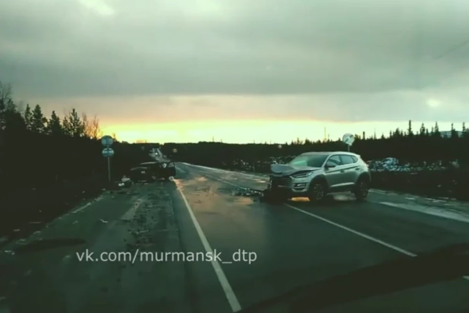 Водителю и двум пассажирам потребовалась медпомощь. Фото: скрин