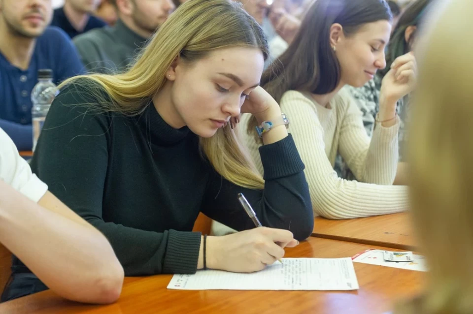 Студенты 1-3 курсов вернутся в аудитории