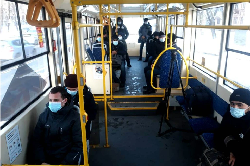 В Хабаровске запретили пассажирам ездить без маски в трамваях и троллейбусах