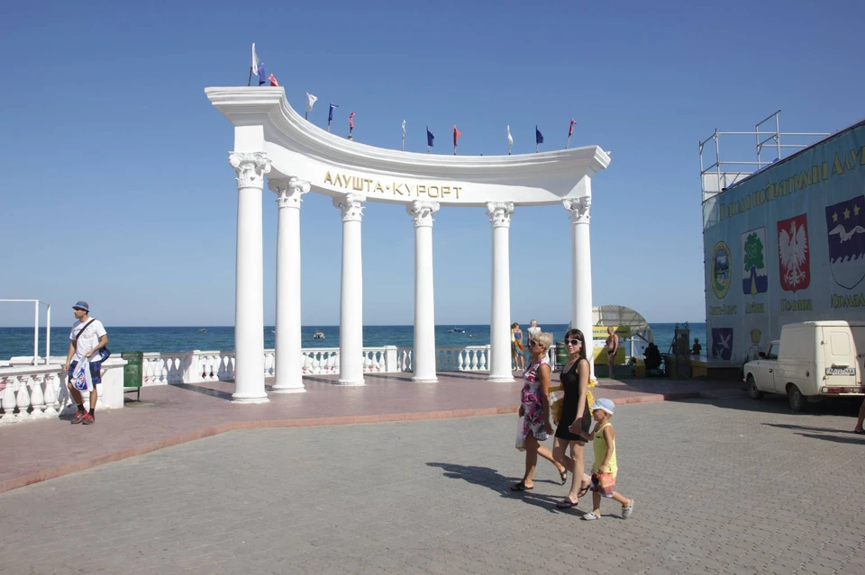 Туристов Крыму дадут закрытые для посещения курорты. Фото: Архив "КП".